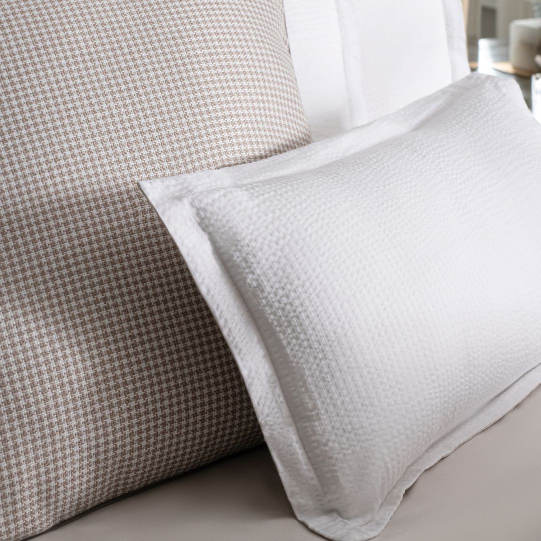 AVA Fine Linen Riviera Seersucker Duvet Set- White/Taupe
