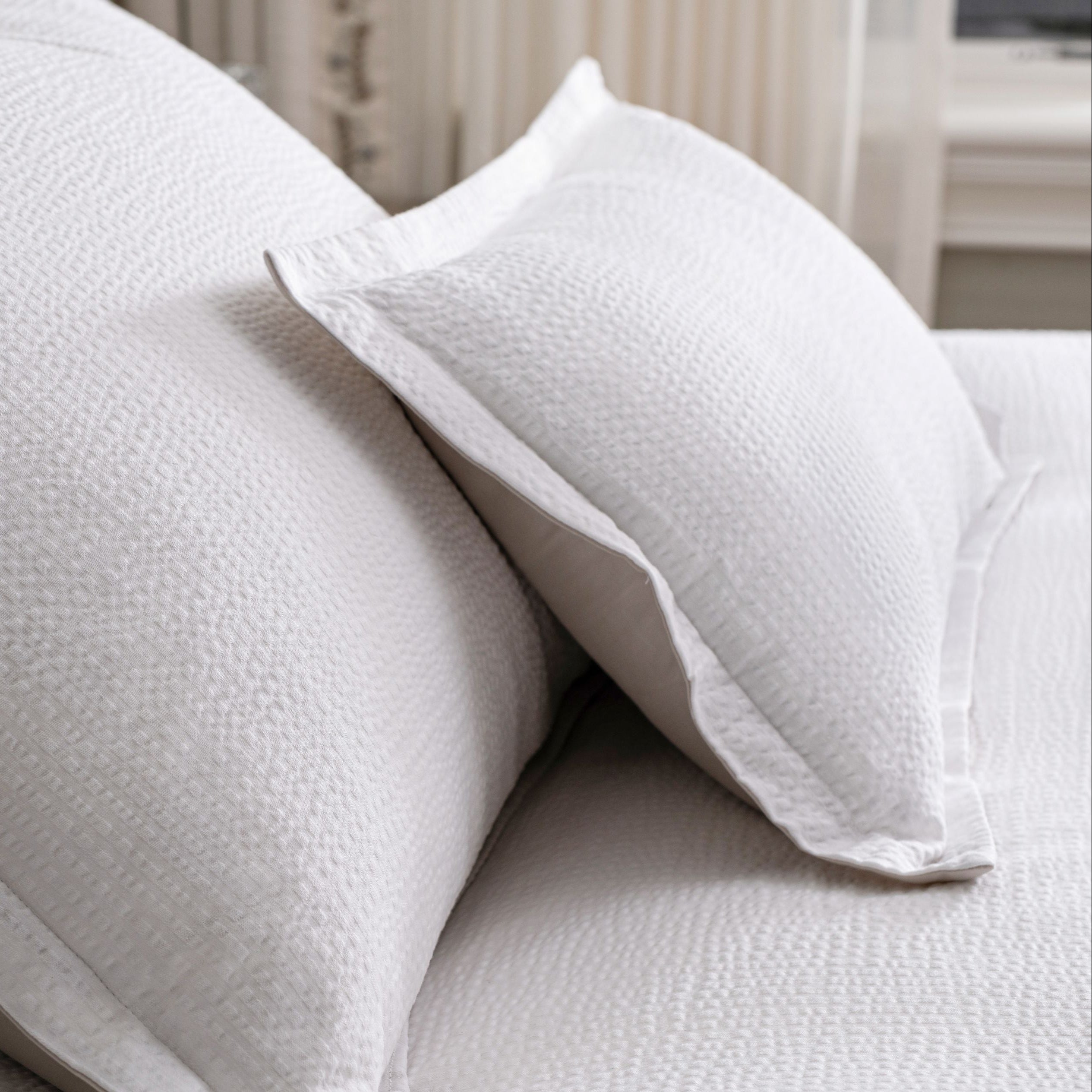 AVA Fine Linen Riviera Seersucker Duvet Set- White/White