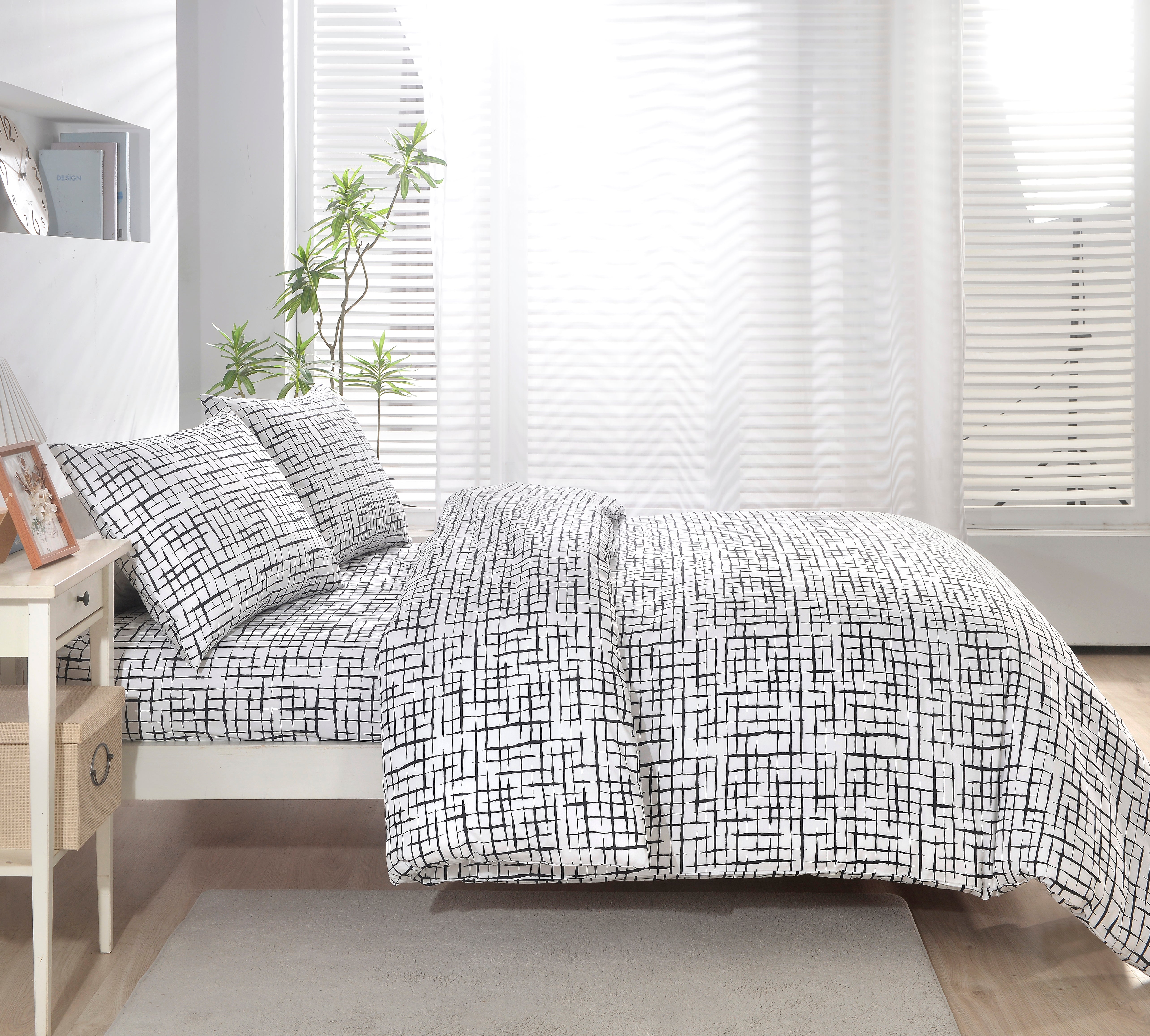 AT EASE Linear Duvet Set