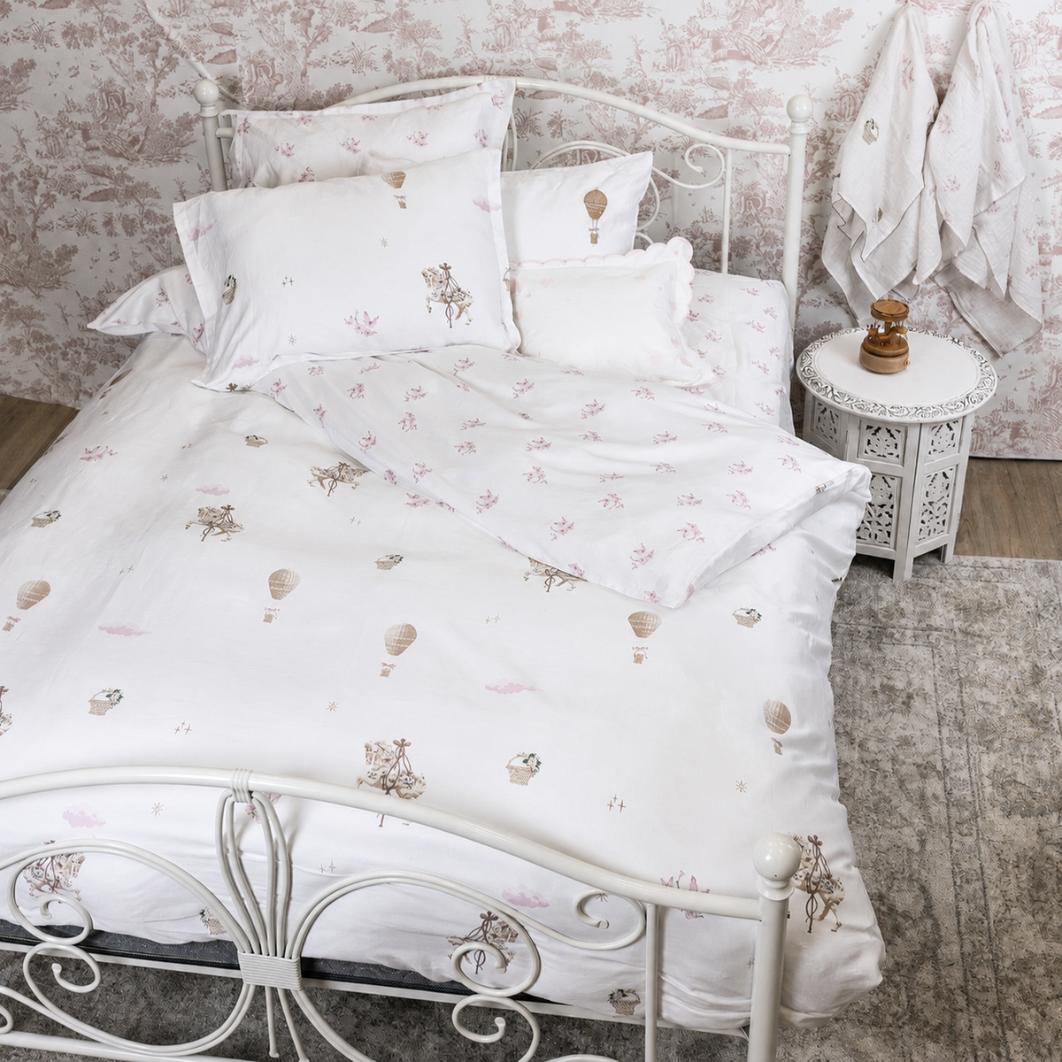 Carousel mauve bedding detail