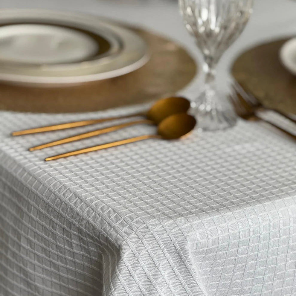 Adorn your table London White Tablecloth